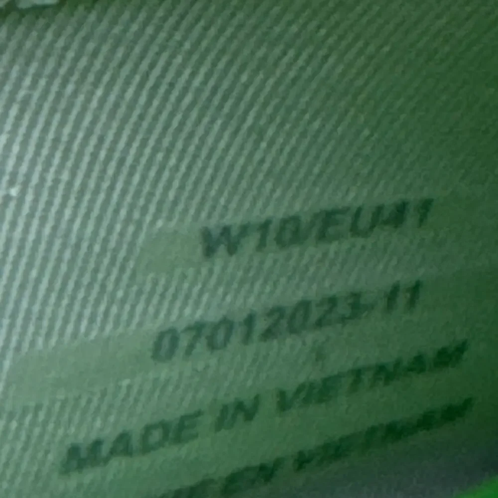 OOFOS OOmg eeZee Taupe Slip On Low Recovery Shoe Thick Sole Sneaker Women 10